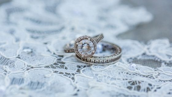 4 Factors to Look Out For When Shopping For Engagement Rings