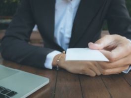 Custom Business Cards: How They Are Still Relevant In The Digital Age