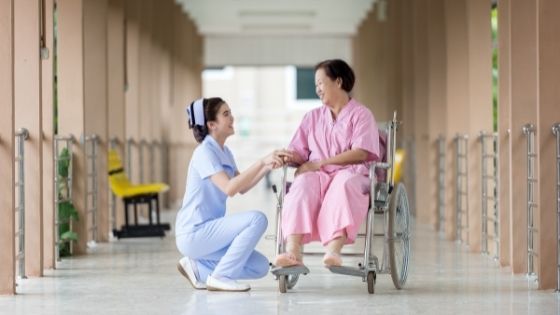 10 Factors to Consider While Choosing A Nursing Degree