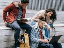 Helpful Ways to Balance Your Studies with Socializing at University