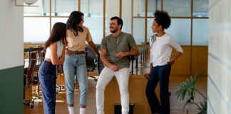 6 Great Ways to Develop Your Social Skills and Be More Confident and Outgoing