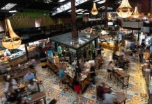 Exploring the Pros and Cons of Food Courts in Shopping Malls